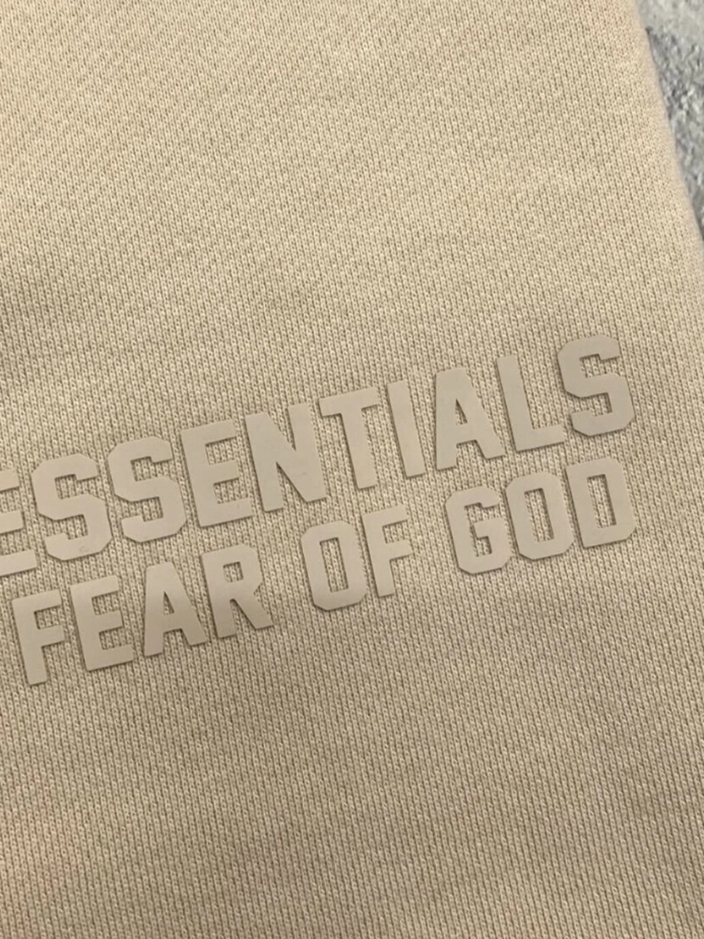 Fear of God Essentials Sweat Shorts Mens Small Cream NWT - Picture 3 of 4